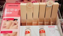 保湿エッセンス配合!新商品のスティックファンデーションはブラシ一体型♥肉球ブラシがカワイイと大好評です♪